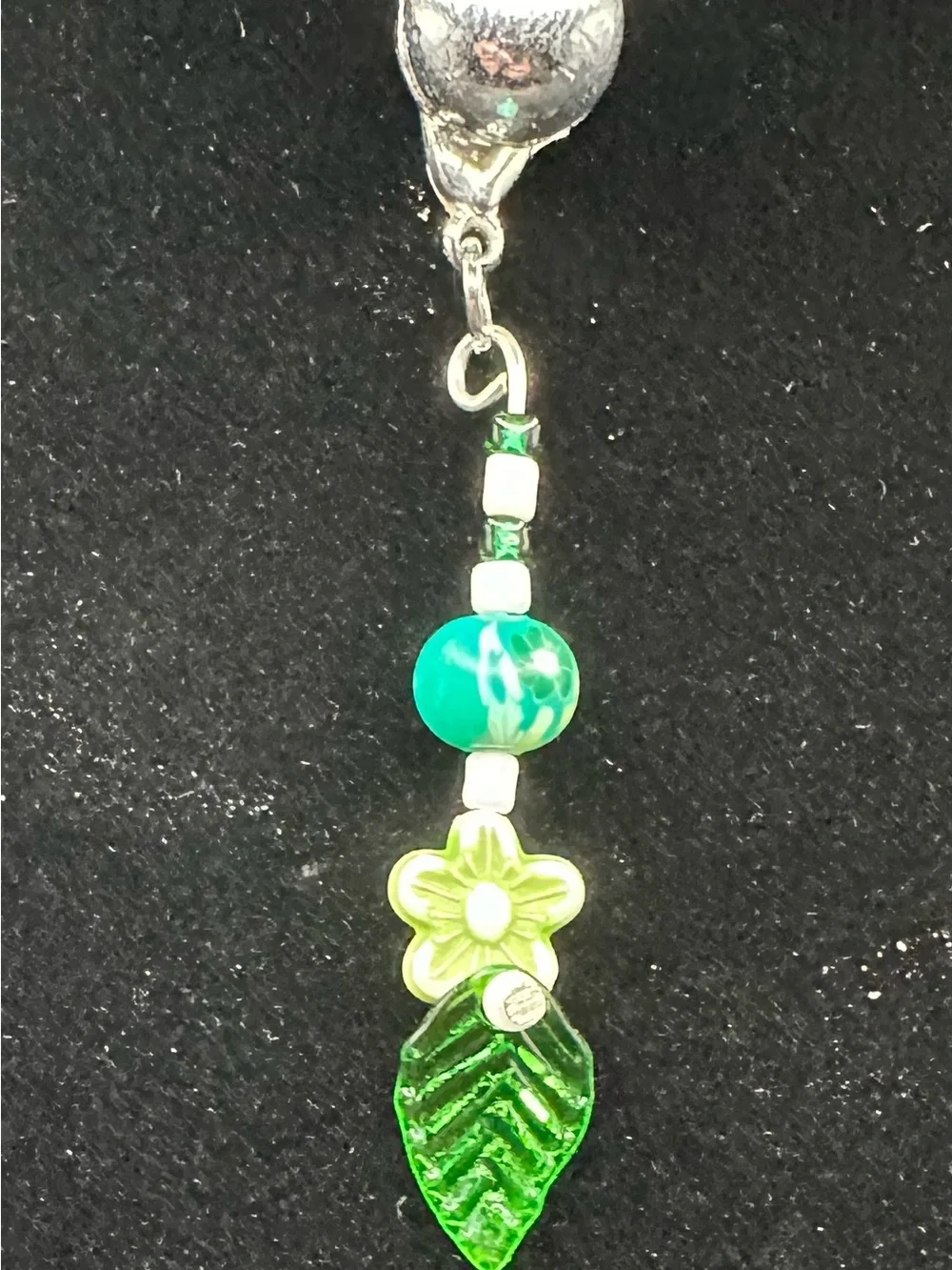 Zipper Pull Green Flower & Leaf Charm Keychain Clip